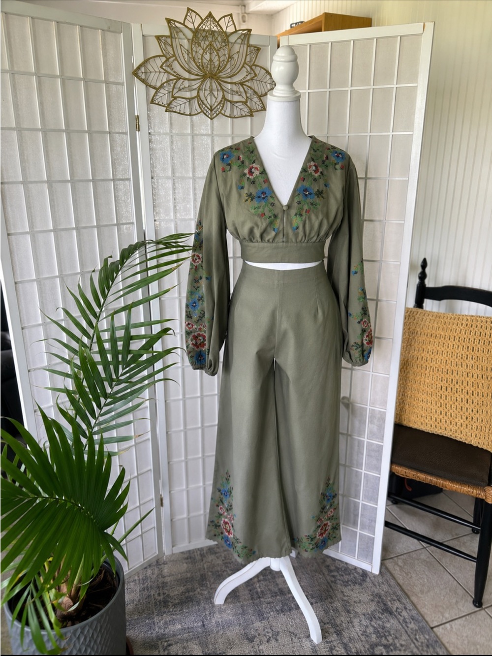 🌿✨ Rose Velvet Embroidered Two-Piece Set | NWT | Size M